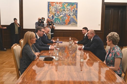 Koalíciós tárgyalások kezdődtek a VMSZ és Vučić között